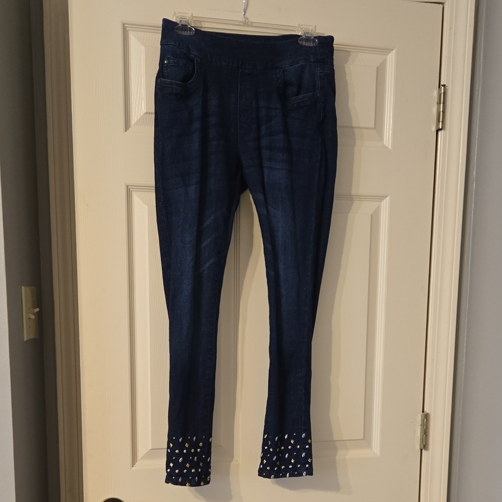 Elegant Dark Blue Skinny Jeans with Studded Hem